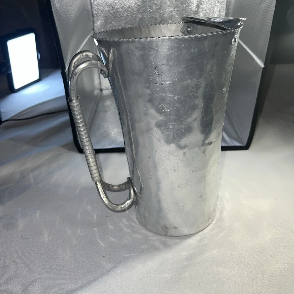 Vintage KEYSTONE‎ WARE HAMMERED ALUMINUM PITCHER w/lip stopper 1950'S